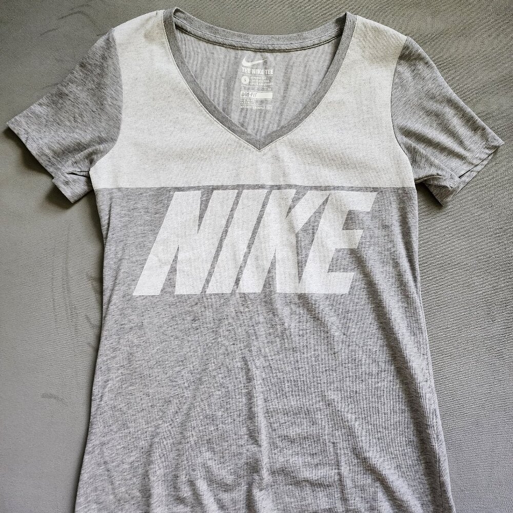 The Nike Tee, size Small, logo